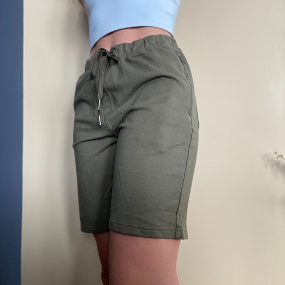 NWOT Men’s Eddie Bauer Green Lounge Shorts - Picture 2 of 4